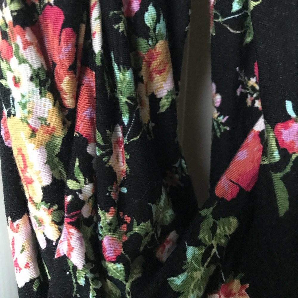 Flower circle scarf